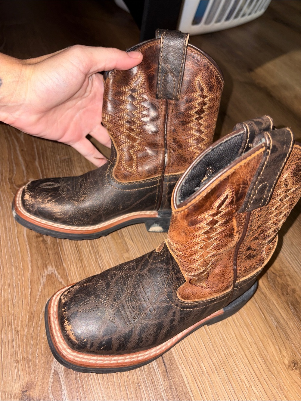 OFFERS OPEN! Kid boys cowboy boots Kids Dan Post size 10.5 Two-Tone Western Boot